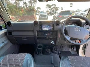 Toyota Land Cruiser 79 4.5D-4D V8 double cab LX - Image 6