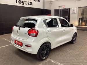 Toyota Vitz 1.0 XR manual - Image 2