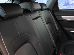 Jaguar F-Pace D200 AWD R-Dynamic SE - Image 16