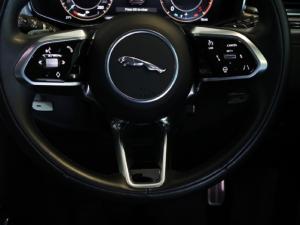 Jaguar F-Pace D200 AWD R-Dynamic SE - Image 17