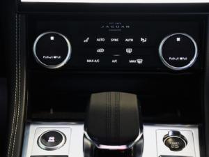 Jaguar F-Pace D200 AWD R-Dynamic SE - Image 19