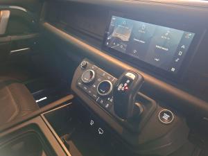 Land Rover Defender 110 D240 X-Dynamic SE - Image 21
