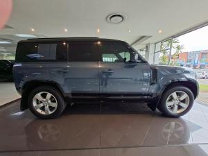 Land Rover Defender 110 D240 X-Dynamic SE - Image 6