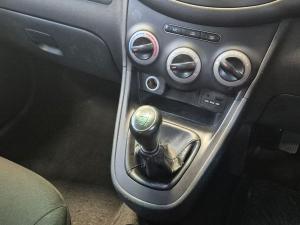 Hyundai i10 1.1 Motion - Image 12
