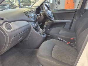 Hyundai i10 1.1 Motion - Image 14