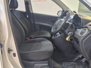 Hyundai i10 1.1 Motion - Image 8
