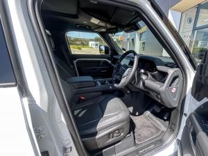 Land Rover Defender 110 D350 X-Dynamic HSE - Image 11