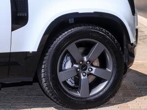 Land Rover Defender 110 D350 X-Dynamic HSE - Image 13