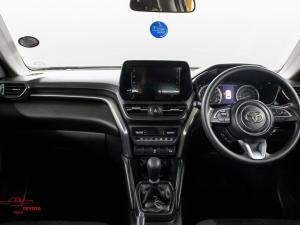 Toyota Urban Cruiser 1.5 XR manual - Image 6