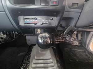 Nissan NP300 Hardbody 2 - Image 9