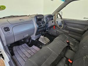 Nissan NP300 Hardbody 2 - Image 7