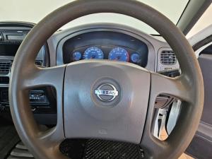 Nissan NP300 Hardbody 2 - Image 8
