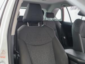 Toyota RAV4 2.0 GX auto - Image 11