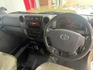 Toyota Land Cruiser 79 4.0 V6 single cab - Image 6
