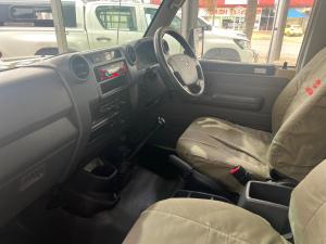 Toyota Land Cruiser 79 4.0 V6 single cab - Image 7
