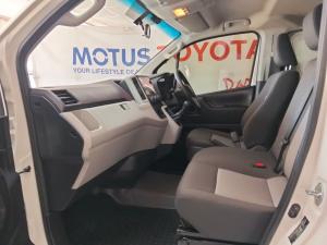 Toyota Quantum 2.8 LWB panel van manual - Image 7