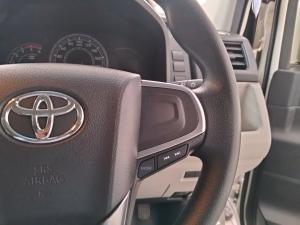 Toyota Quantum 2.8 LWB panel van manual - Image 10