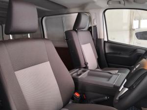 Toyota Quantum 2.8 LWB panel van manual - Image 15