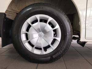 Toyota Quantum 2.8 LWB panel van manual - Image 18
