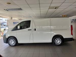 Toyota Quantum 2.8 LWB panel van manual - Image 21