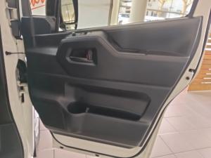 Toyota Quantum 2.8 LWB panel van manual - Image 22