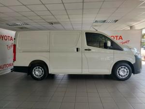 Toyota Quantum 2.8 LWB panel van manual - Image 3