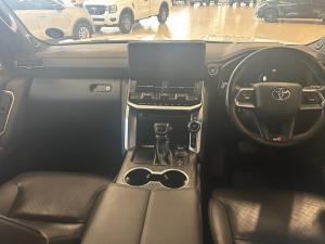 Toyota Land Cruiser 300 3.3D GR-Sport - Image 6
