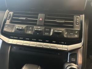 Toyota Land Cruiser 300 3.3D GR-Sport - Image 14