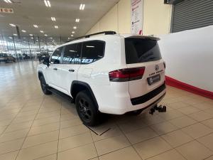 Toyota Land Cruiser 300 3.3D GR-Sport - Image 17