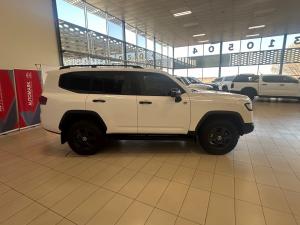 Toyota Land Cruiser 300 3.3D GR-Sport - Image 3