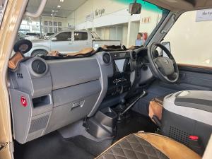 Toyota Land Cruiser 79 4.5D-4D V8 double cab LX - Image 7