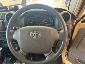 Toyota Land Cruiser 79 4.5D-4D V8 double cab LX - Image 8