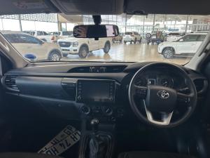Toyota Hilux 2.4GD-6 double cab 4x4 Raider manual - Image 6