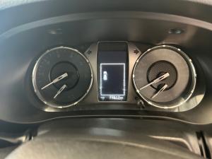 Toyota Hilux 2.4GD-6 double cab 4x4 Raider manual - Image 11
