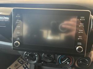 Toyota Hilux 2.4GD-6 double cab 4x4 Raider manual - Image 12