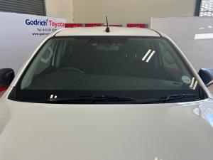 Toyota Hilux 2.4GD-6 double cab 4x4 Raider manual - Image 13