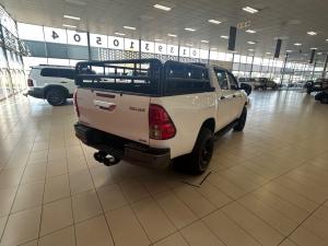 Toyota Hilux 2.4GD-6 double cab 4x4 Raider manual - Image 2