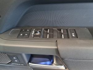 Land Rover Defender 110 D300 X-Dynamic SE - Image 22
