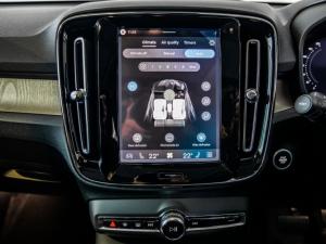Volvo XC40 B3 Plus Dark - Image 17
