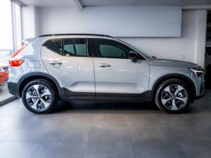 Volvo XC40 B3 Plus Dark - Image 4
