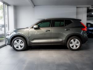 Volvo XC40 B3 Essential - Image 2