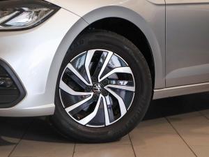 Volkswagen Polo hatch 1.0TSI Life auto - Image 5
