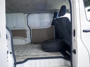 Toyota Quantum 2.8 LWB panel van - Image 10