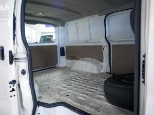 Toyota Quantum 2.8 LWB panel van - Image 14