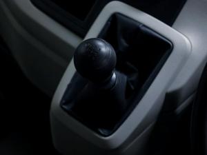 Toyota Quantum 2.8 LWB panel van - Image 15