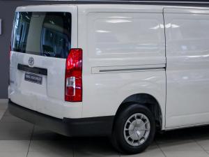 Toyota Quantum 2.8 LWB panel van - Image 17