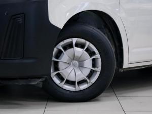 Toyota Quantum 2.8 LWB panel van - Image 3