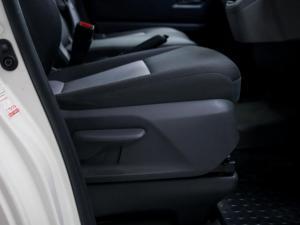Toyota Quantum 2.8 LWB panel van - Image 7