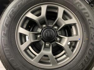 Suzuki Jimny 1.5 GLX - Image 14