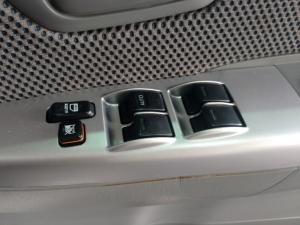 Toyota Hilux 3.0D-4D double cab Raider - Image 12